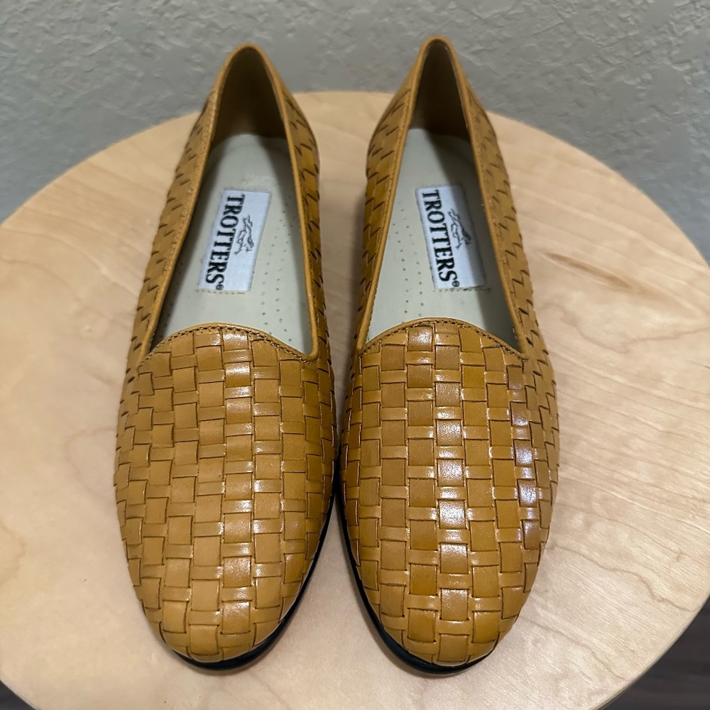 Trotters Liz Woven Slides Mustard Size 5.5 M